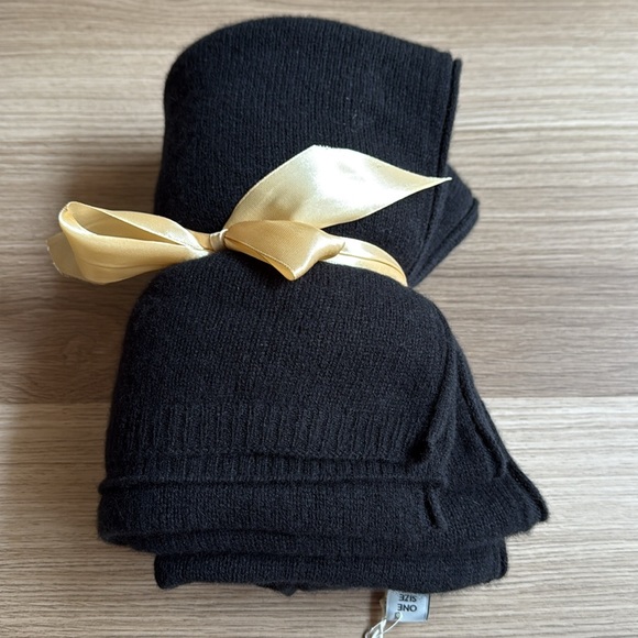 New Nordstrom Black Cashmere Wrap Blanket - Picture 2 of 6